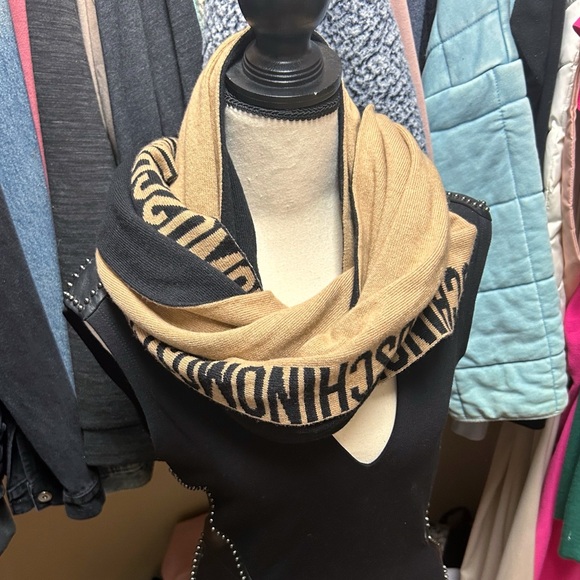 Authentic MOSCHiNO Wool & Cashmere Blend Tan and Black Logo Scarf - Picture 10 of 11